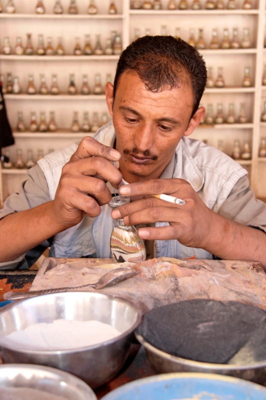 Sand bottle man, Petra (Wadi Musa) Jordan.jpg